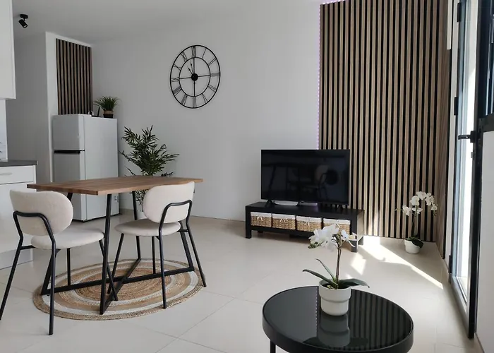 The Korner Montana 아데제